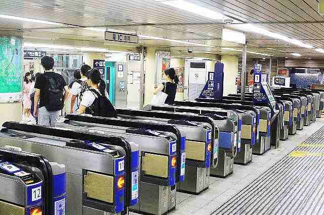 地下鉄海岸線 三宮・花時計前駅から阪急 神戸三宮駅への乗り換え方法