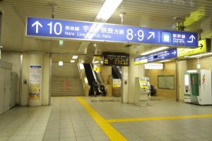 JR京都駅の「八条東口」へ向かう通路