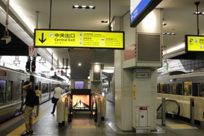 JR大阪駅「中央口」改札へ向かう階段