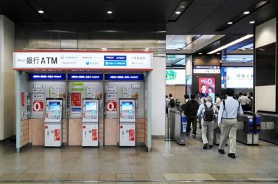 阪急大阪梅田駅3F改札前ATM