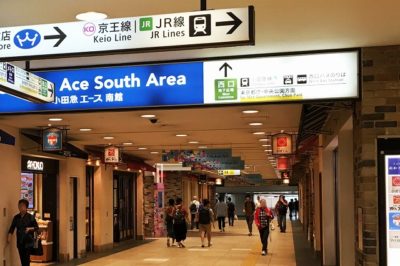 大江戸線新宿駅「JR新宿駅方面改札」からJR新宿駅「西口」改札へと向かう通路5
