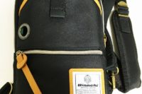 ビアンキのワンショルダーバッグを買った! 財布やスマホを入れて持ち歩くのにオシャレで便利!