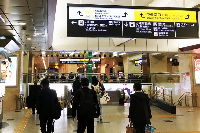 JR大阪駅「中央口」改札付近の階段