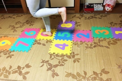 「ケンケンパ」をジョイントマットで