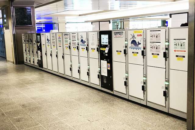 阪急大阪梅田駅の改札前のコインロッカー