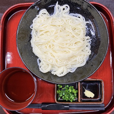 なかぶ庵で、そうめん作り体験