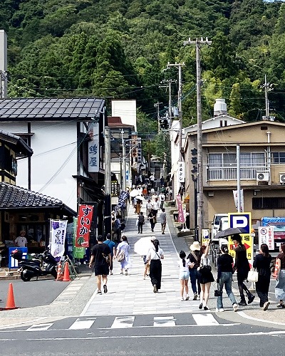 天橋立・傘松公園で絶景の「股のぞき」
